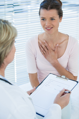 Los profesionales de la salud diagnostican la vigorexia con preguntas al paciente.