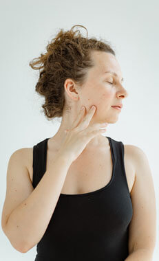 Exiten muchos tratamientos para la disfagia, entre ellos fortalecer los músculos faciales.